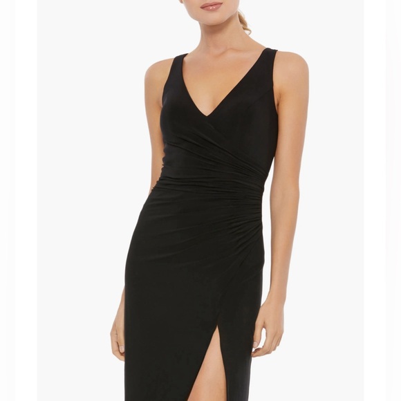 Ieena for Mac Duggal Black Ruched Jersey Gown - Picture 3 of 12